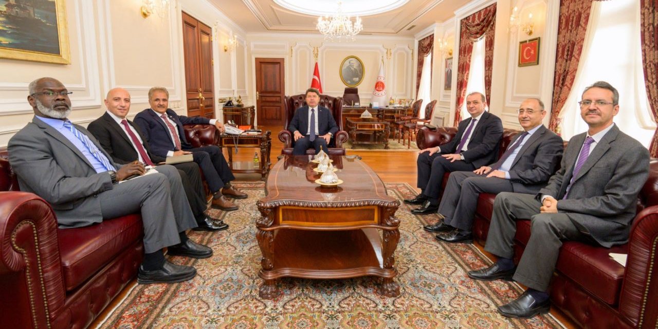 Adalet Bakanı Tunç, Kuveyt'in Ankara Büyükelçisi Alenzi'yle bir araya geldi
