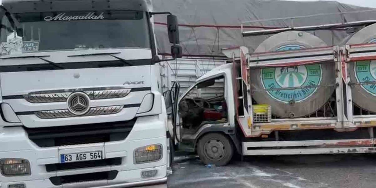 Konya'da, çekici ile süt tankeri çarpıştı