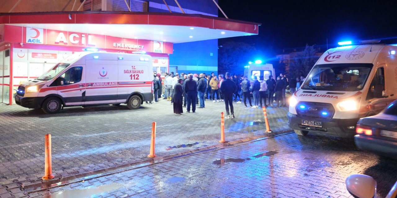 Konya'da midibüsle panelvanın çarpıştığı kazada 24 kişi yaralandı