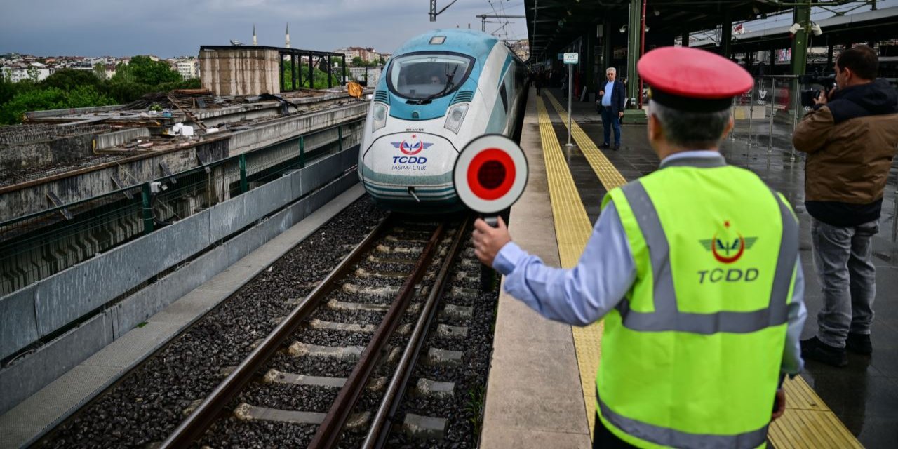 İstanbul-Sivas aktarmasız ekspres yüksek hızlı trenin ilk seferi törenle başladı