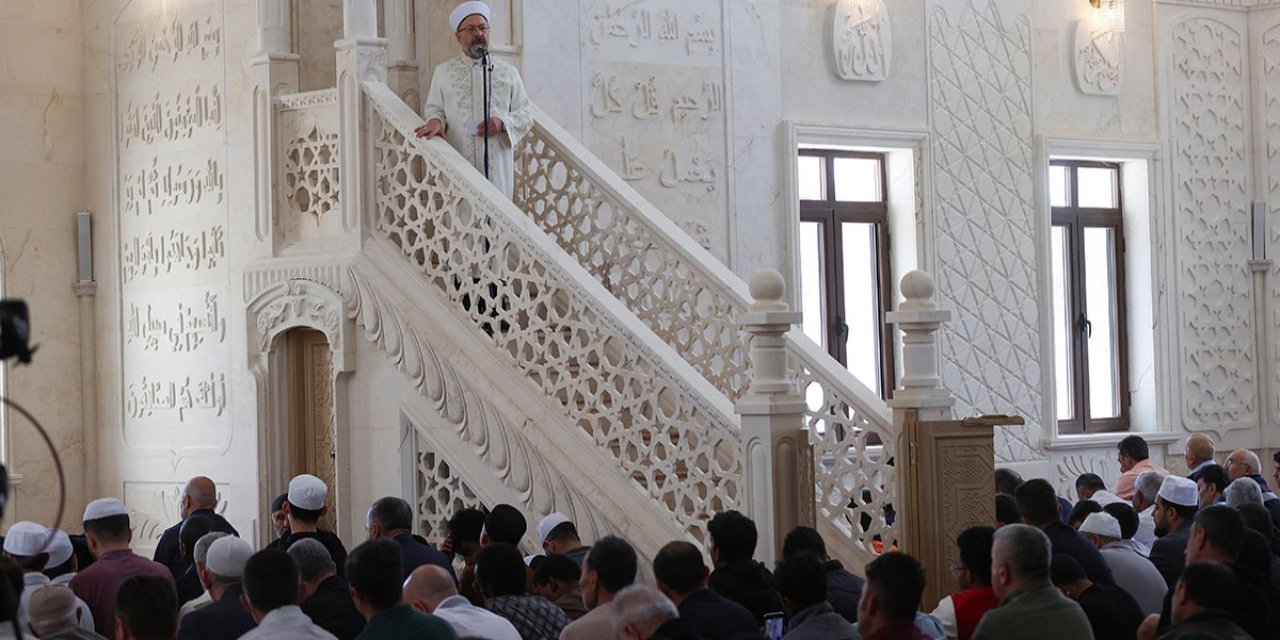 Diyanet İşleri Başkanı Erbaş, "Filistin İslam Yurdudur, Mescid-i Aksa Müslümanların Ortak Değeridir" temalı hutbe irad etti