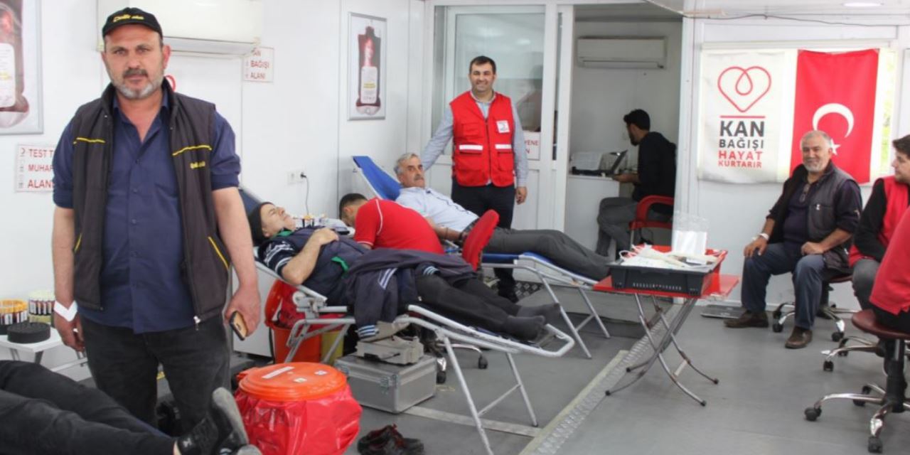 Kızılay Sarayönü’nde kan bağışlarını aldı