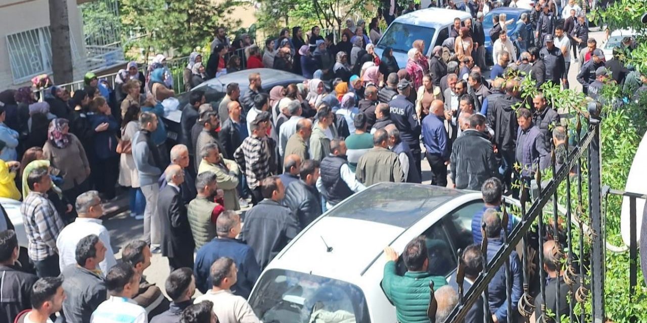 Cinnet getiren komiser yardımcısı, eşini ve 2 çocuğunu öldürüp kendi canına kıydı