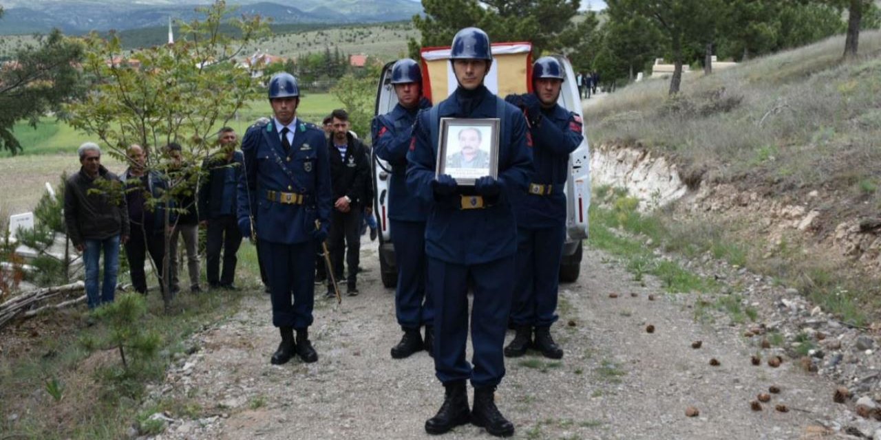 Kıbrıs Gazisi, askeri törenle son yolculuğuna uğurlandı