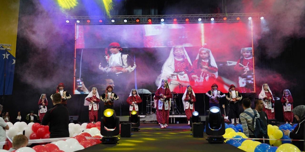 Selçuklu Belediyesi halk oyunları ekibi Bosna Hersek'te Konya'yı temsil etti