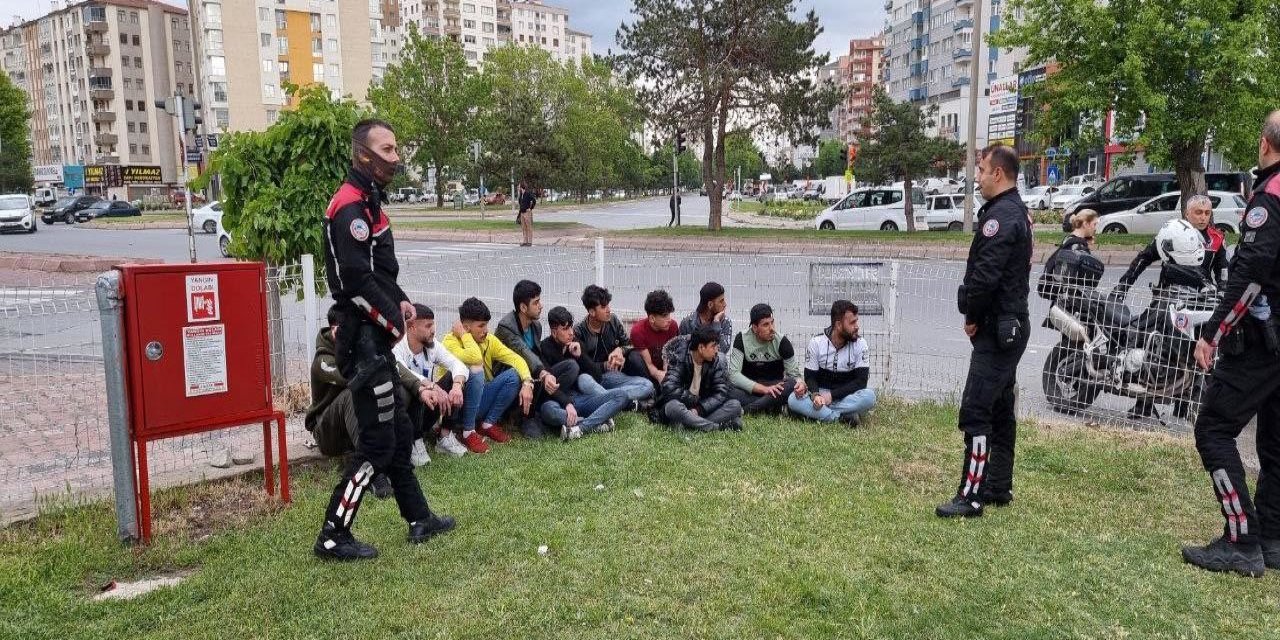 11 kaçak göçmeni Yunus Timleri yakaladı