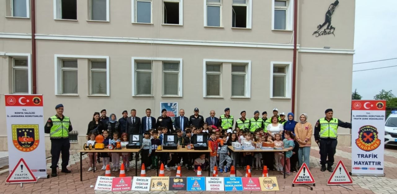 Sarayönü İlçe Jandarma çocuklara trafik eğitimi verdi