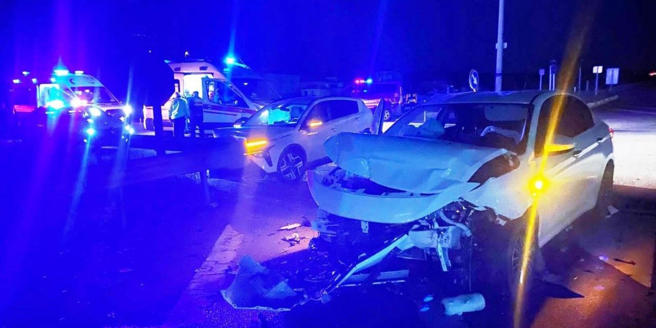 Konya'da 2 araç çarpıştı: Kazada 4 kişi yaralandı
