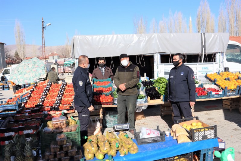 Zabıta ekiplerinden Ladik’te Pazar denetimi