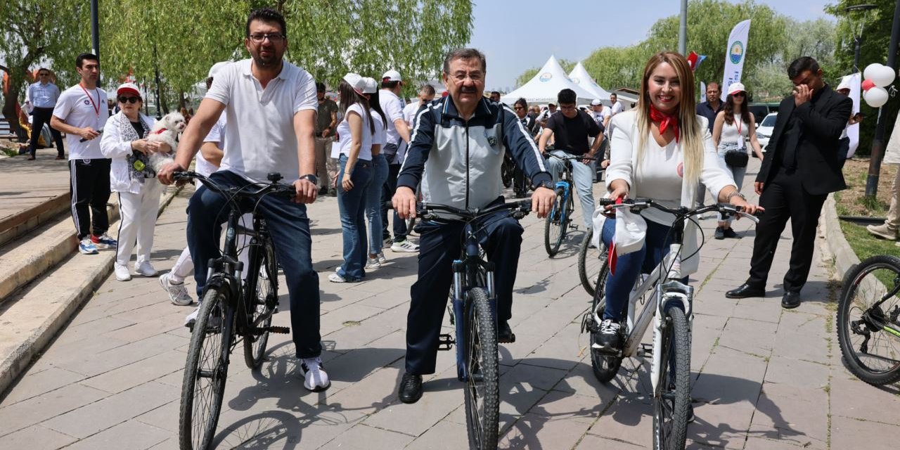 Pedallar sağlıklı yaşam için döndü