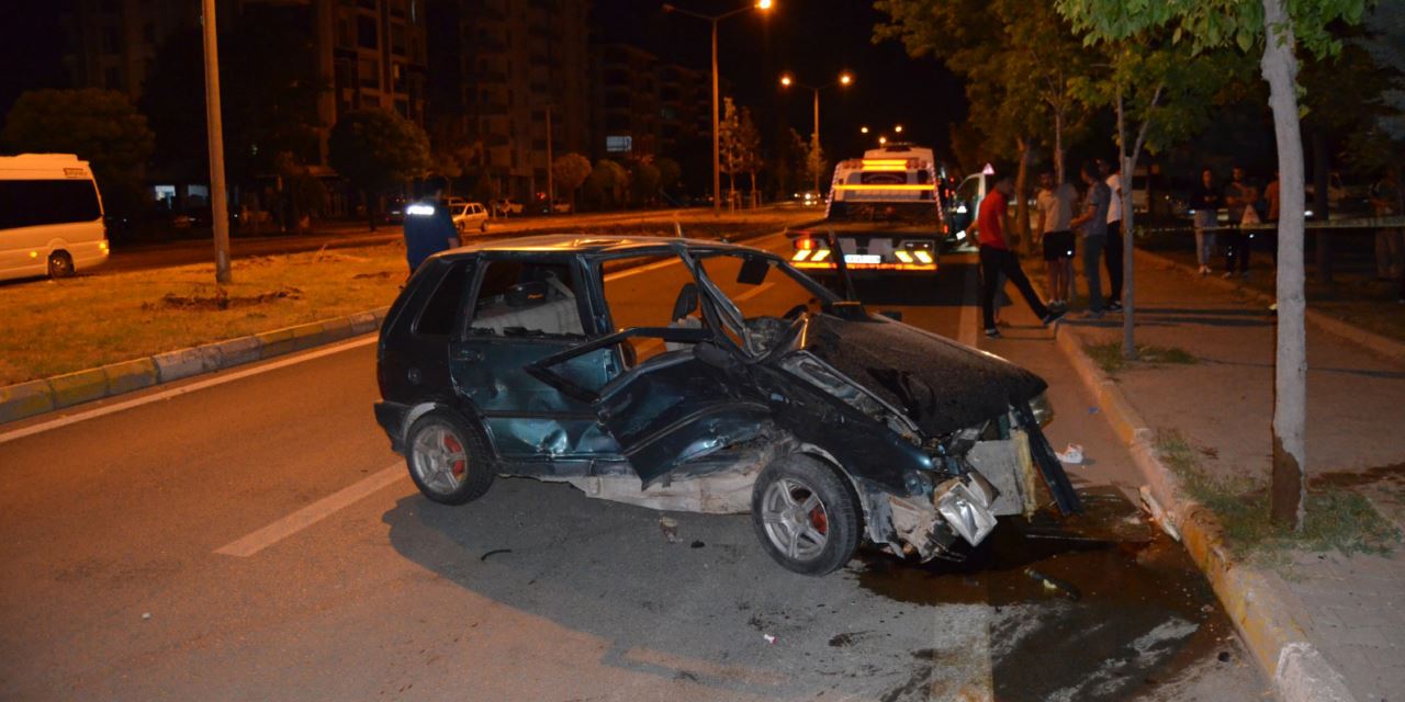 Aksaray'da 2 otomobilin çarpıştığı kazada 6 kişi yaralandı