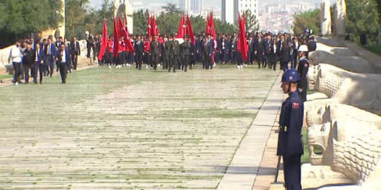 Bakan Bak Anıtkabir’i ziyaret etti