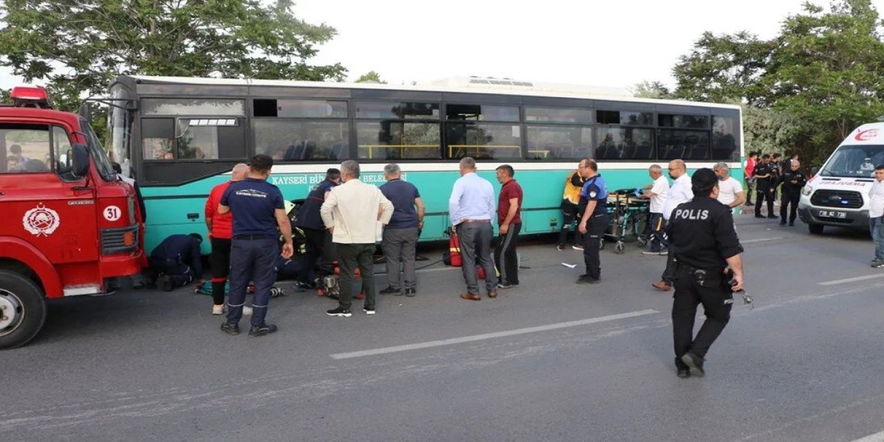 Kayseri'de halk otobüsünün çarptığı anne ve oğlu yaralandı