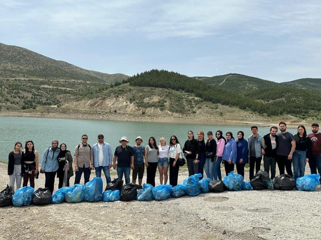 BÖLGEM Ardıçlı Göleti’nde çevre temizliği yaptı