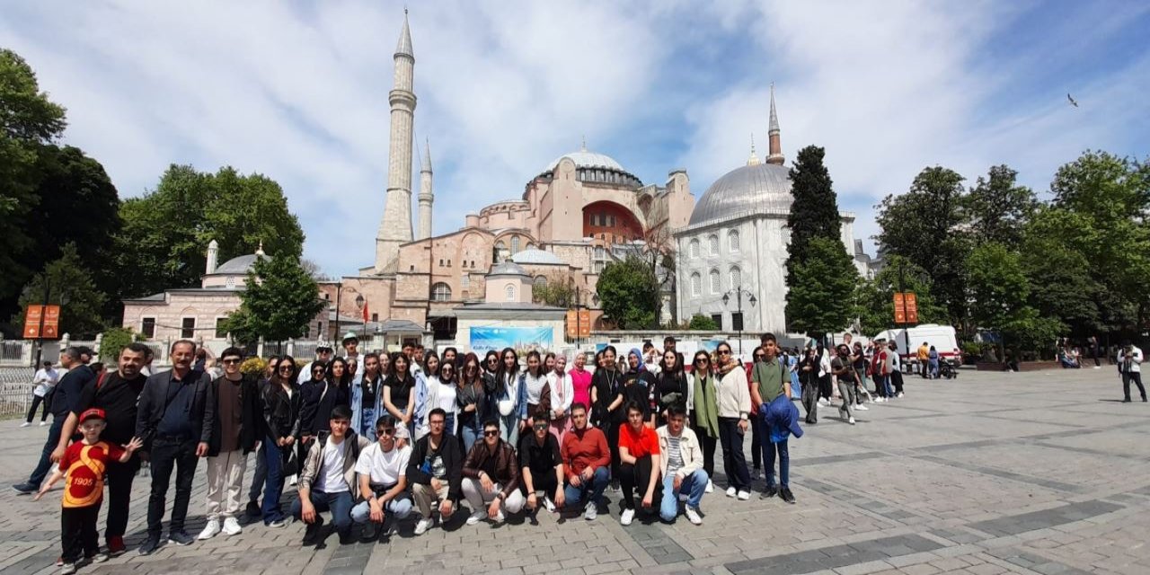 Karapınar'lı öğrencilere İstanbul gezisi düzenlendi