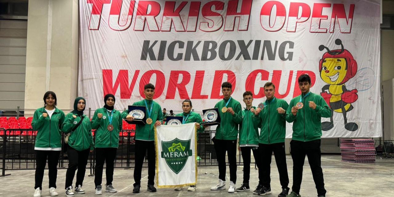 Meramlı kick boksçular 42 ülkenin katıldığı şampiyonada altı altın madalya kazandı