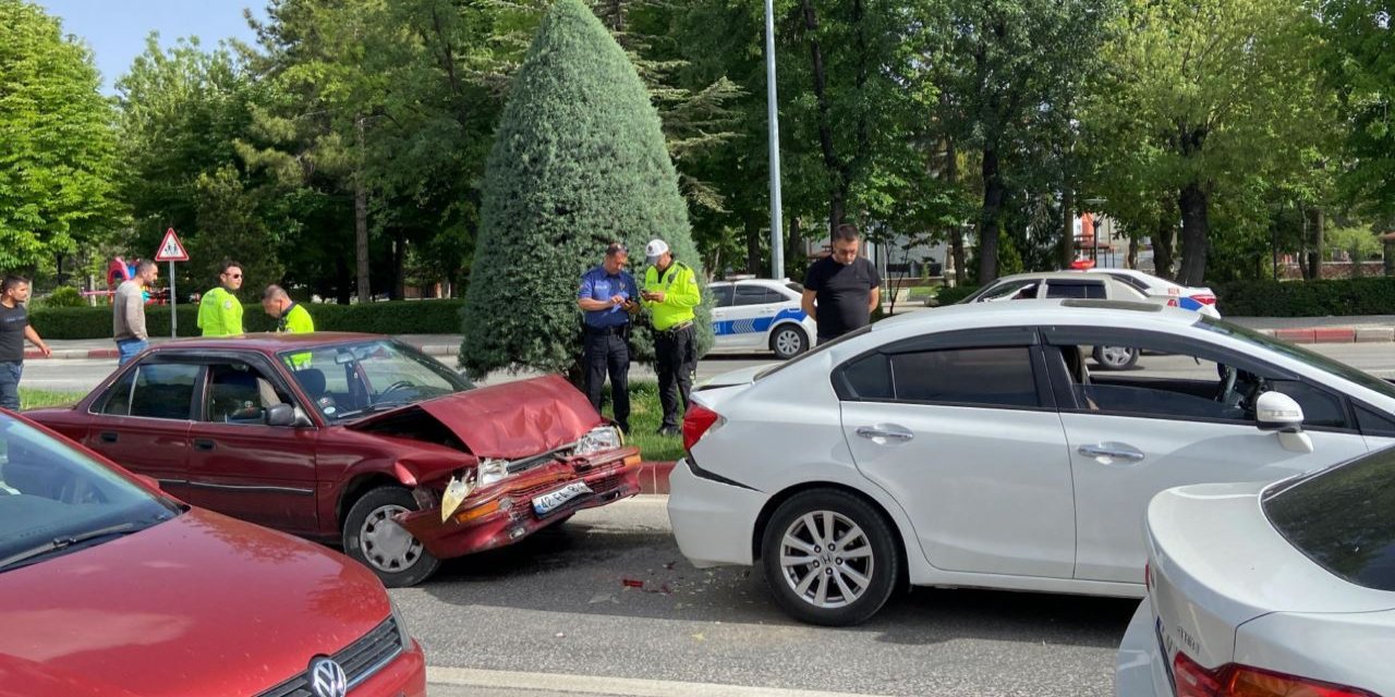 Karamanda meydana gelen kazada 3 kişi yaralandı