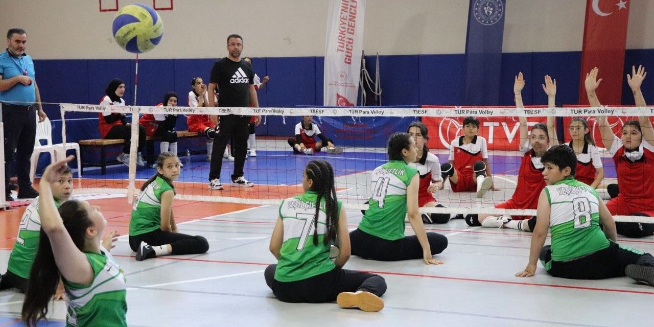 Oturarak Voleybol Türkiye Şampiyonası start aldı