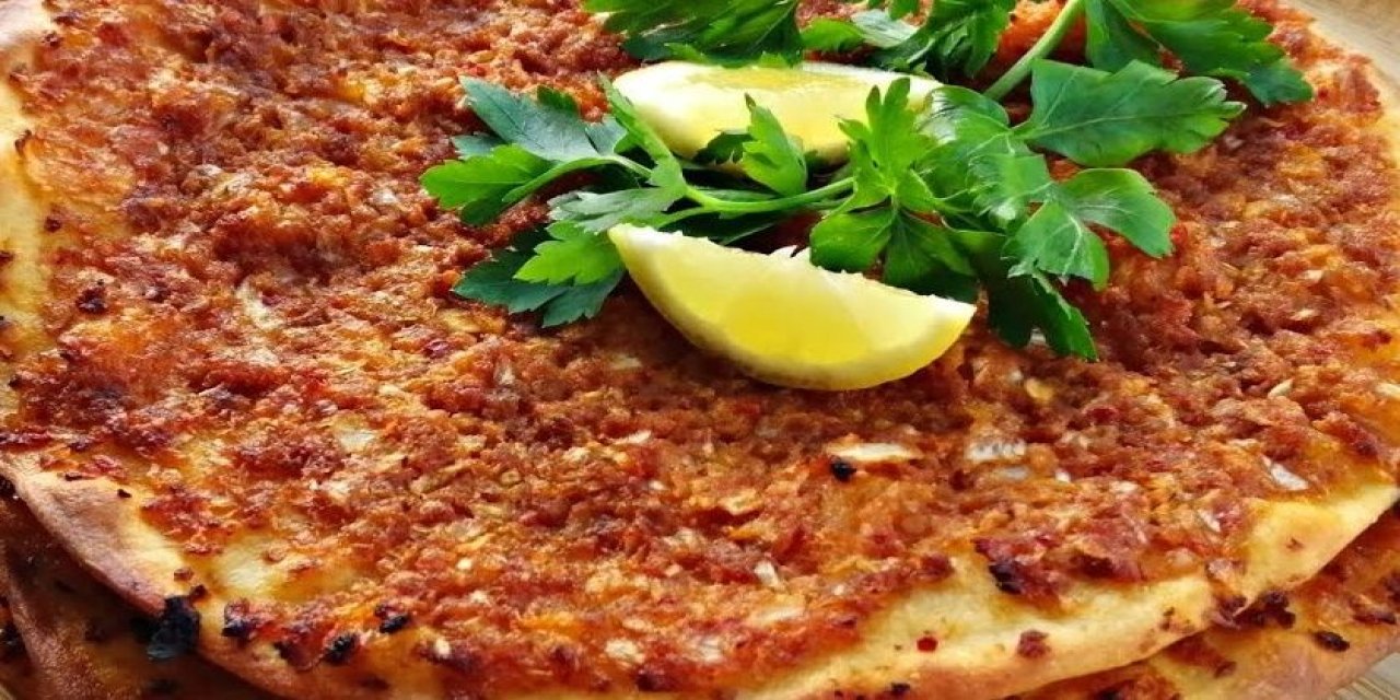 Kocaeli'de aşçılar lahmacunu böyle hazırlıyor ve lahmacun çıtır çıtır oluyor