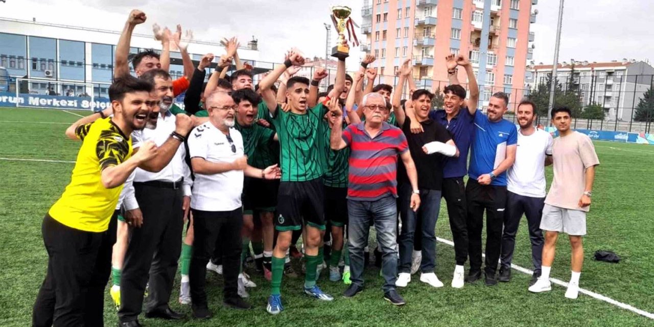 Karatay Belediyesi Spor Kulübü başarıya doymuyor, U17 Futbol Takımı şampiyon oldu