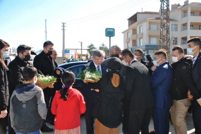 Ahmet Davutoğlu ilçe teşkilatını hizmete açtı