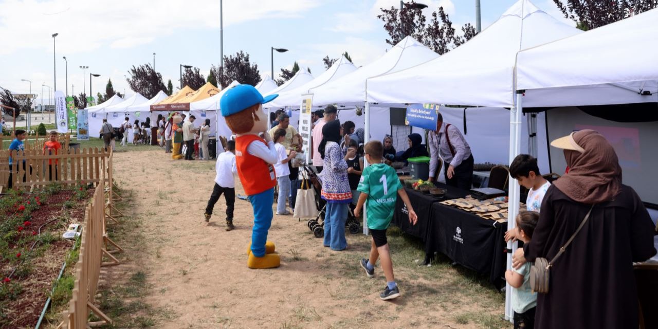 Selçuklu Belediyesi SERAFEST'te vatandaşları bilgilendirdi