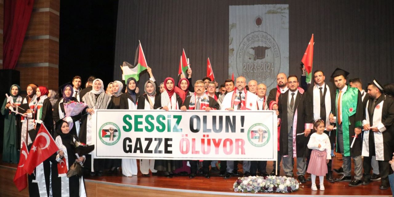 Mezuniyet töreninde İsrail protesto edildi