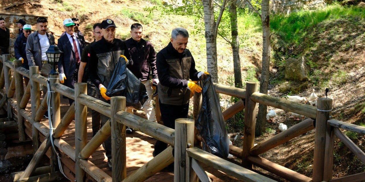 “Orman Benim” kampanyasıyla Türkiye’nin ilk milli parkında temizlik yapıldı