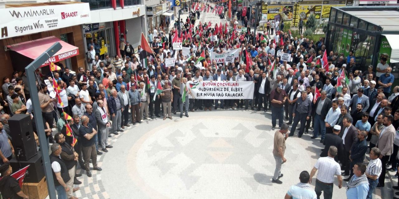 Cihanbeyli'de vatandaşlar Filistin'e destek için yürüyüş düzenledi