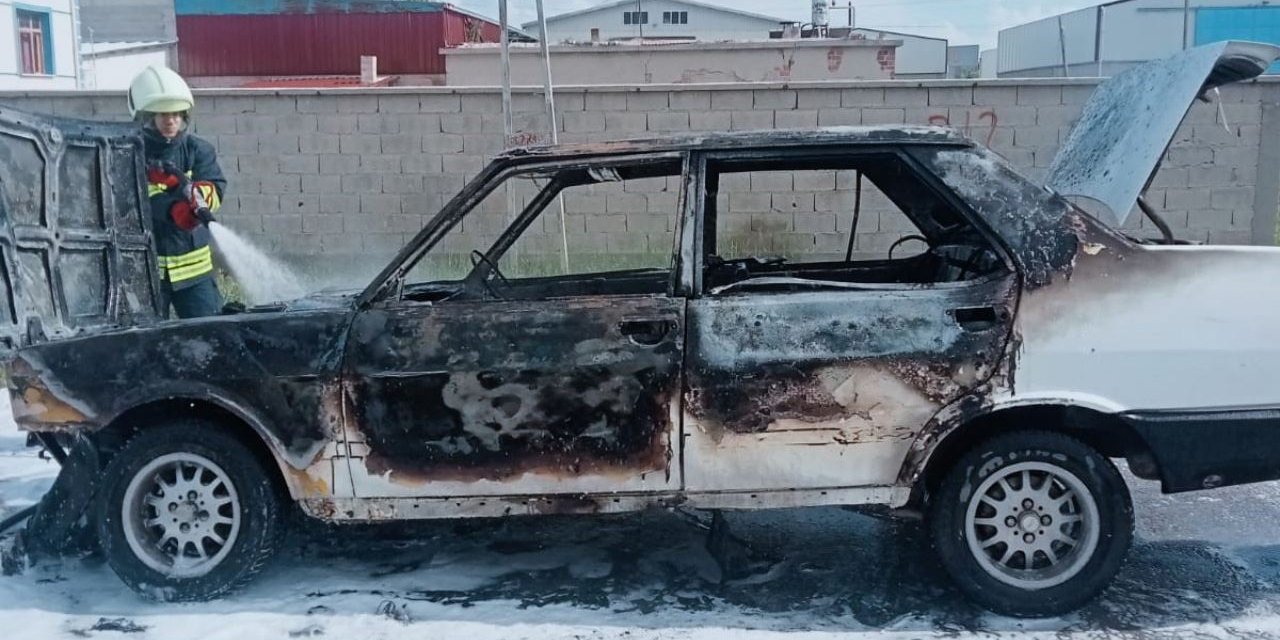 Konya'da seyir halindeki araç yandı