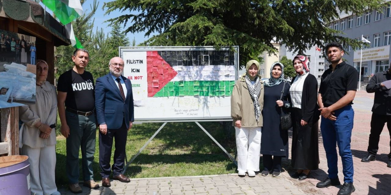 Rektör Karamustafa, öğrencilerin Filistin’le Dayanışma Platformu'na ziyarette bulundu