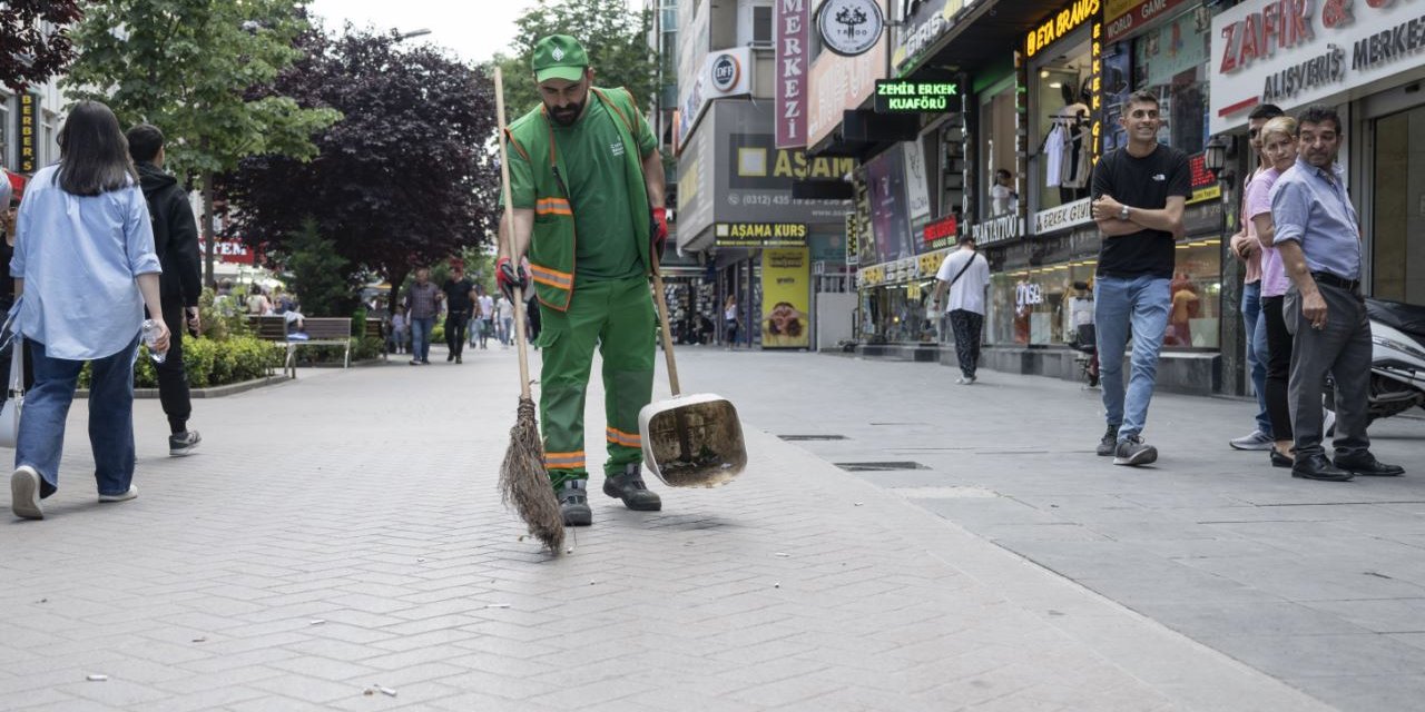 İstatistiklere göre, dünya genelinde her 3 sigaradan 2'si yere atılıyor