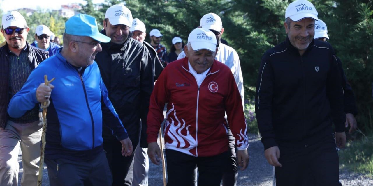 Başkan Büyükkılıç, Kayseri Kariyer Merkezi’nin gerçekleştirdiği doğa yürüyüşüne katıldı