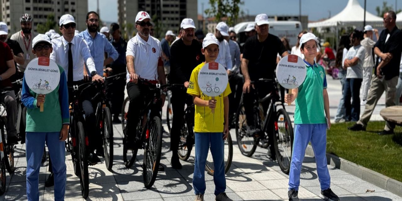 Pedallar sağlık için döndü