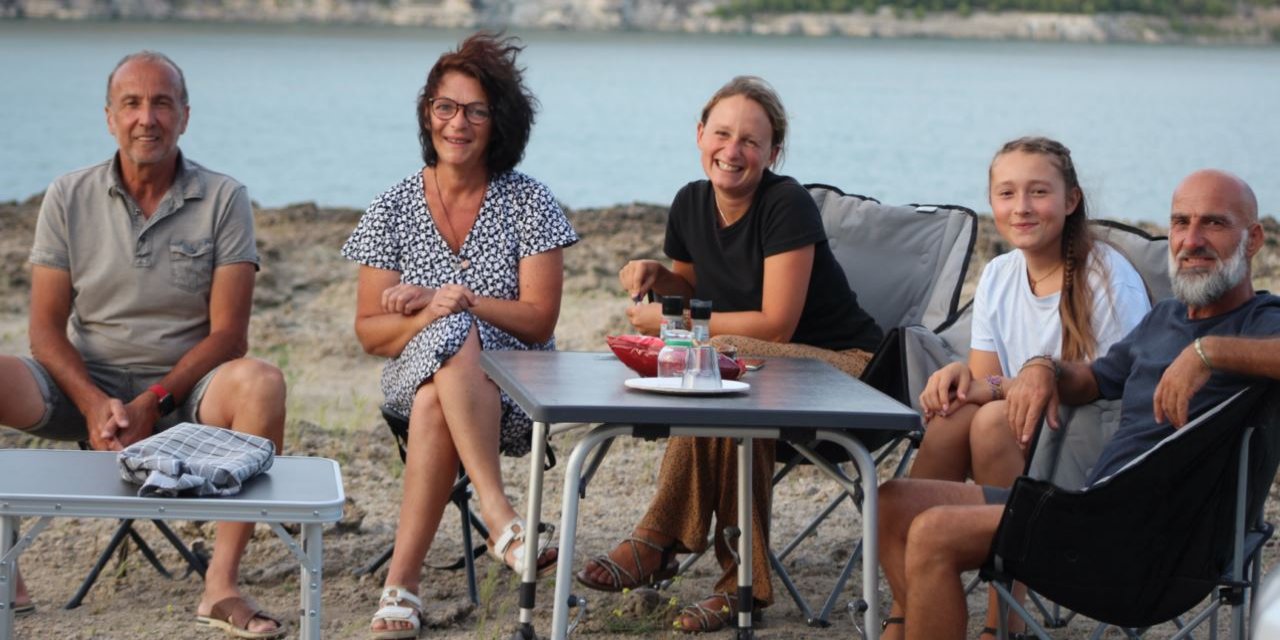 Yaz aylarında yerli ve yabancı turistlerin ziyaret akınına uğrayan Acıgöl'de sezon açıldı