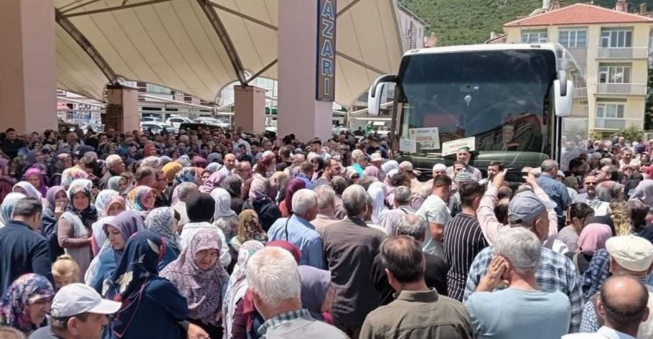 Akşehir’den hacı adayları dualarla uğurlandı