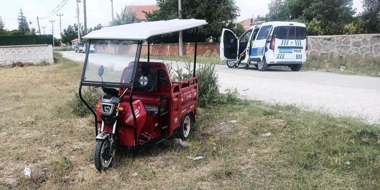 Kulu’da kaza! Üç tekerlekli motosikletin yoldan çıkmasıyla 2 kişi yaralandı