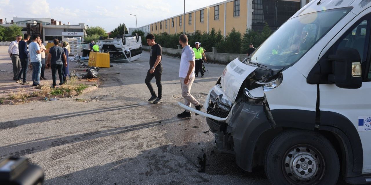 Konya'da 2 servis minibüsü çarpıştı, kazada 7 kişi yaralandı