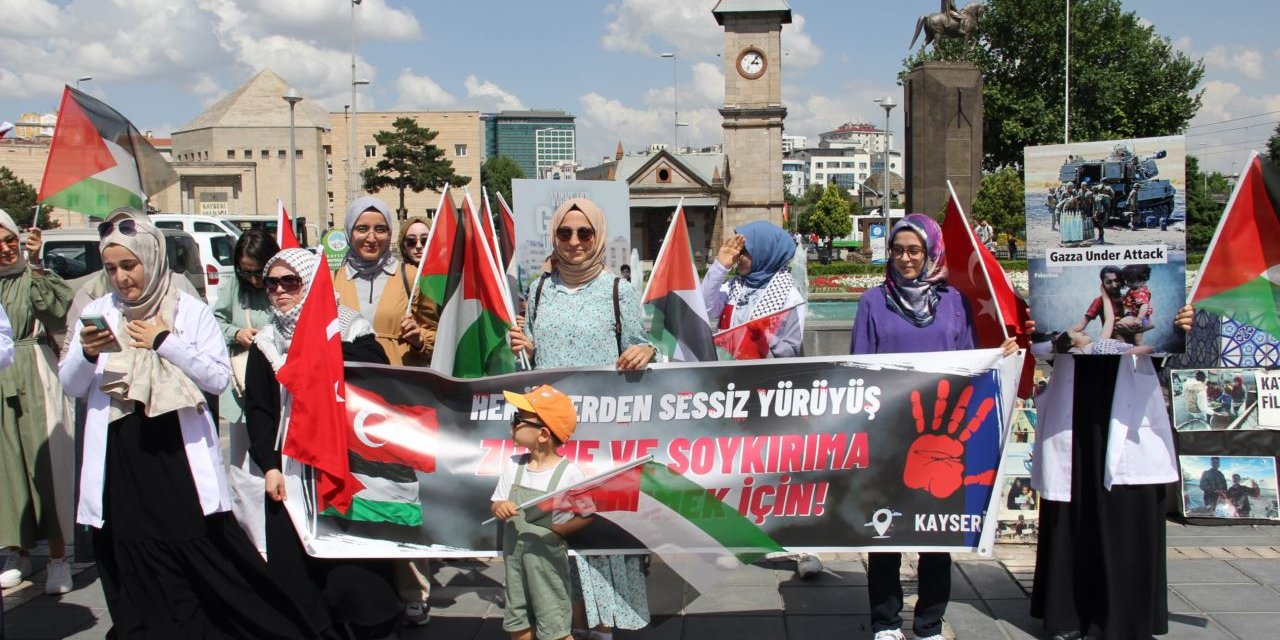 Kayseri'de sağlık çalışanları "sessiz yürüyüş" yaptı