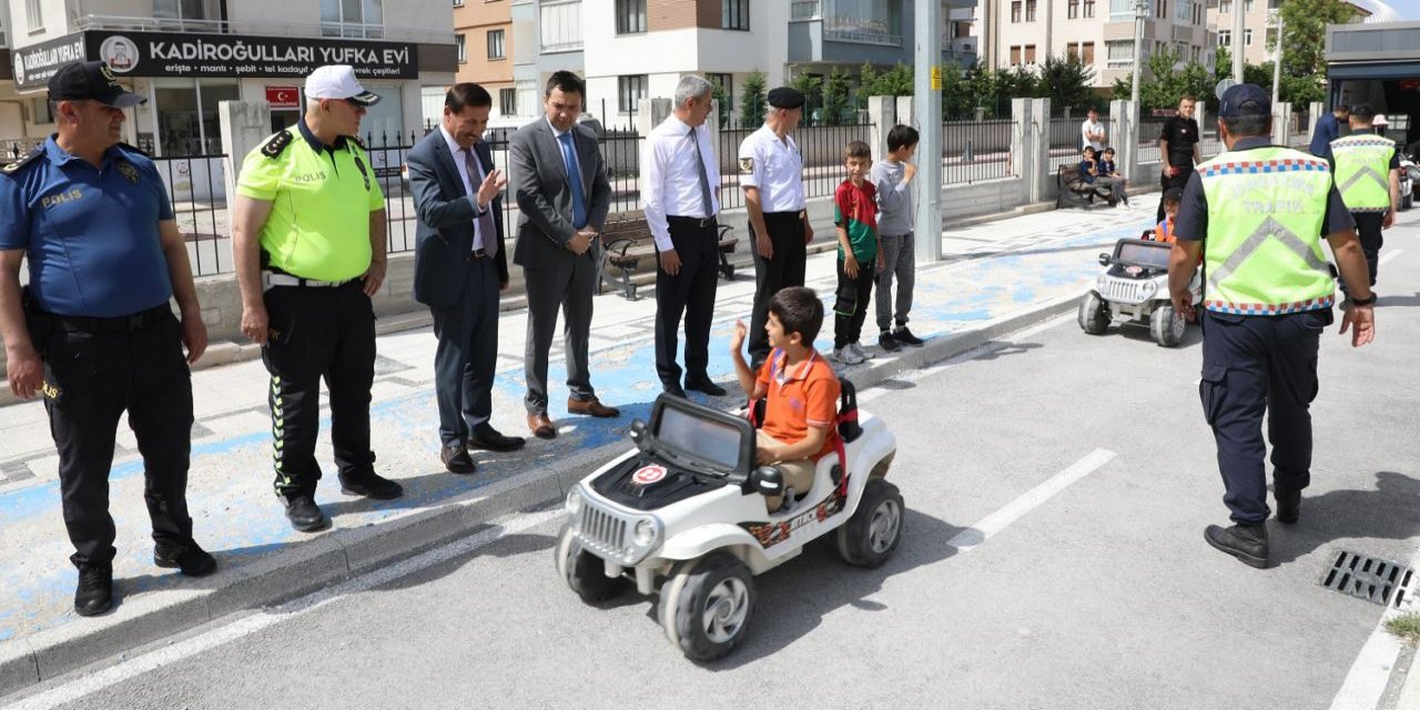 Karatay Belediyesi ilçedeki tüm ilkokul 4’üncü sınıf öğrencilerine trafik eğitimi verdi