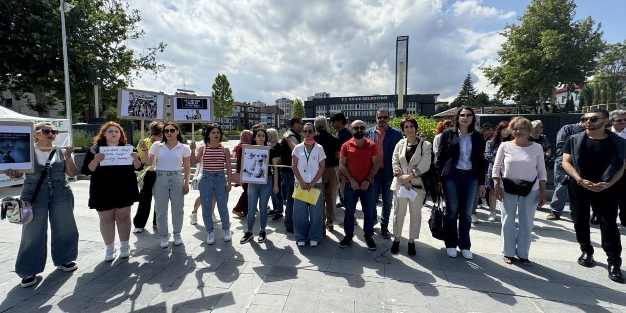 Hayvanseverler sokak hayvanları yasa teklifine tepki gösterdi