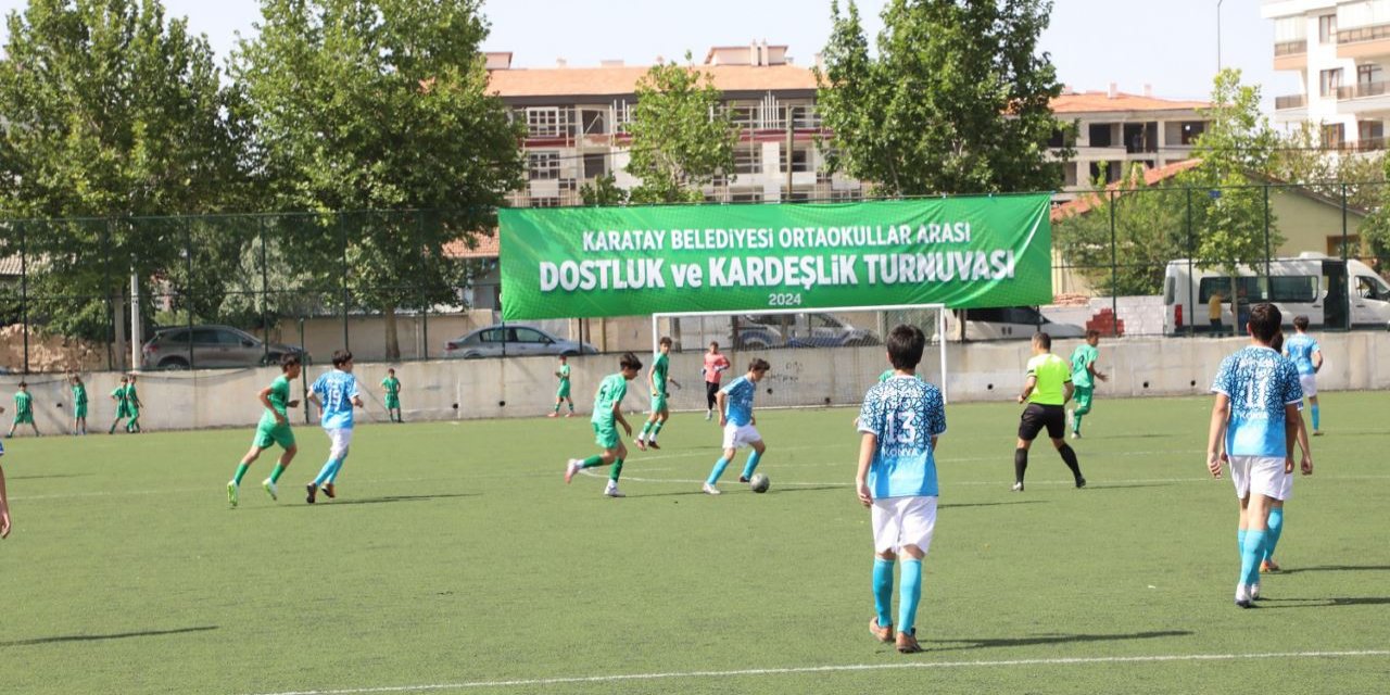 Karatay'da “3. Geleneksel Ortaokullar Arası Dostluk ve Kardeşlik Futbol Turnuvası” tamamlandı