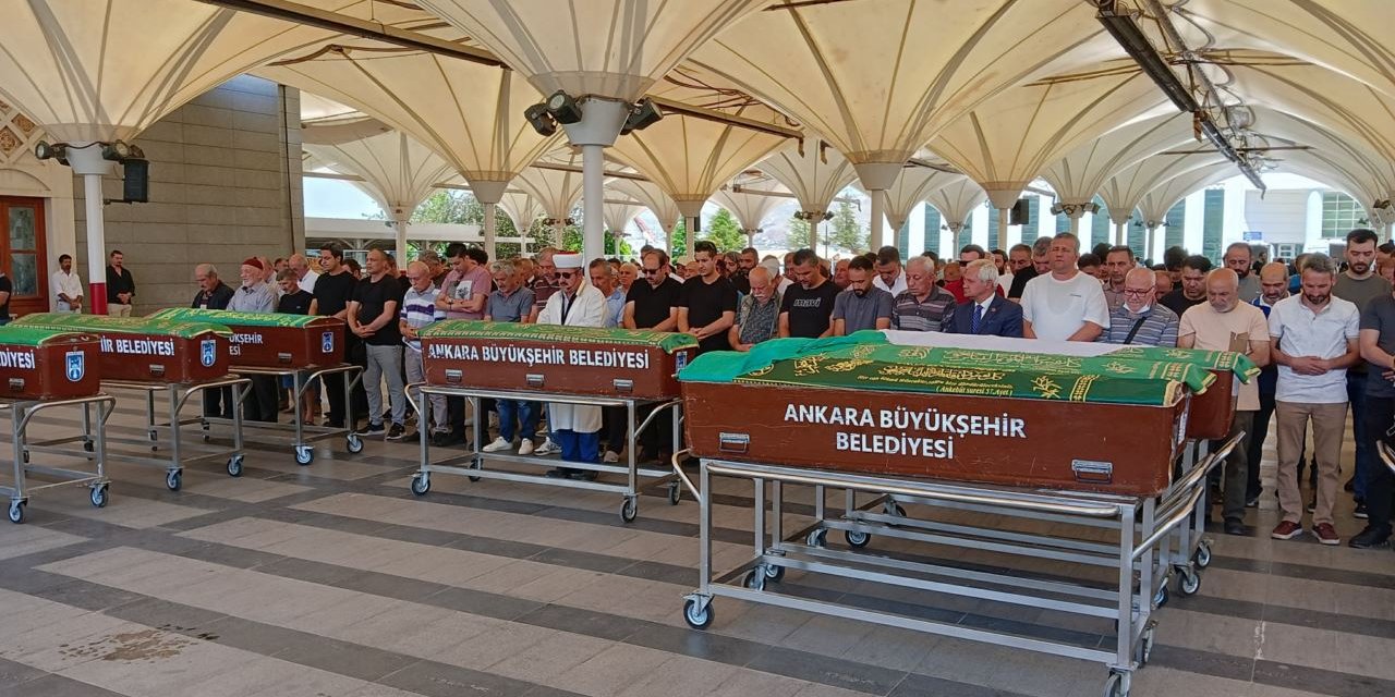 Boşanma aşamasındaki kocası tarafından öldürülen kadın ile çocuğu toprağa verildi