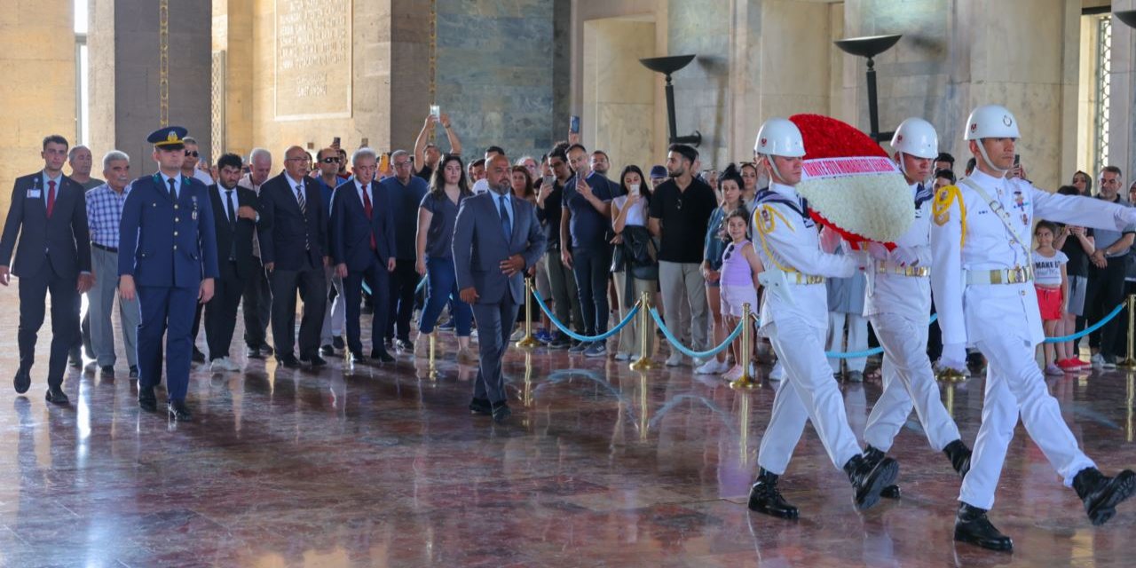 Türkiye Foto Muhabirleri Derneği 40. kuruluş yıl dönümünde Anıtkabir'i ziyaret etti