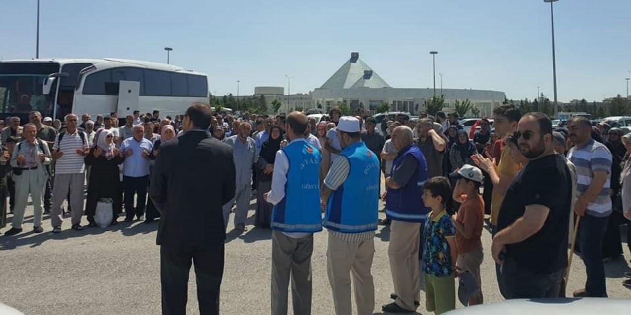 Konya’dan Hacı adayları dualarla kutsal topraklara uğurlandı