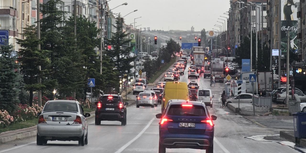 Ankara-Konya kara yolunda bayram öncesi trafik yoğunluğu başladı