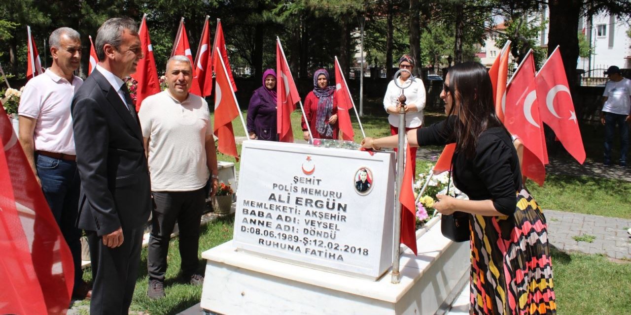 Akşehir İlçe Emniyet Müdürlüğü şehitlik ziyaretinde bulundu