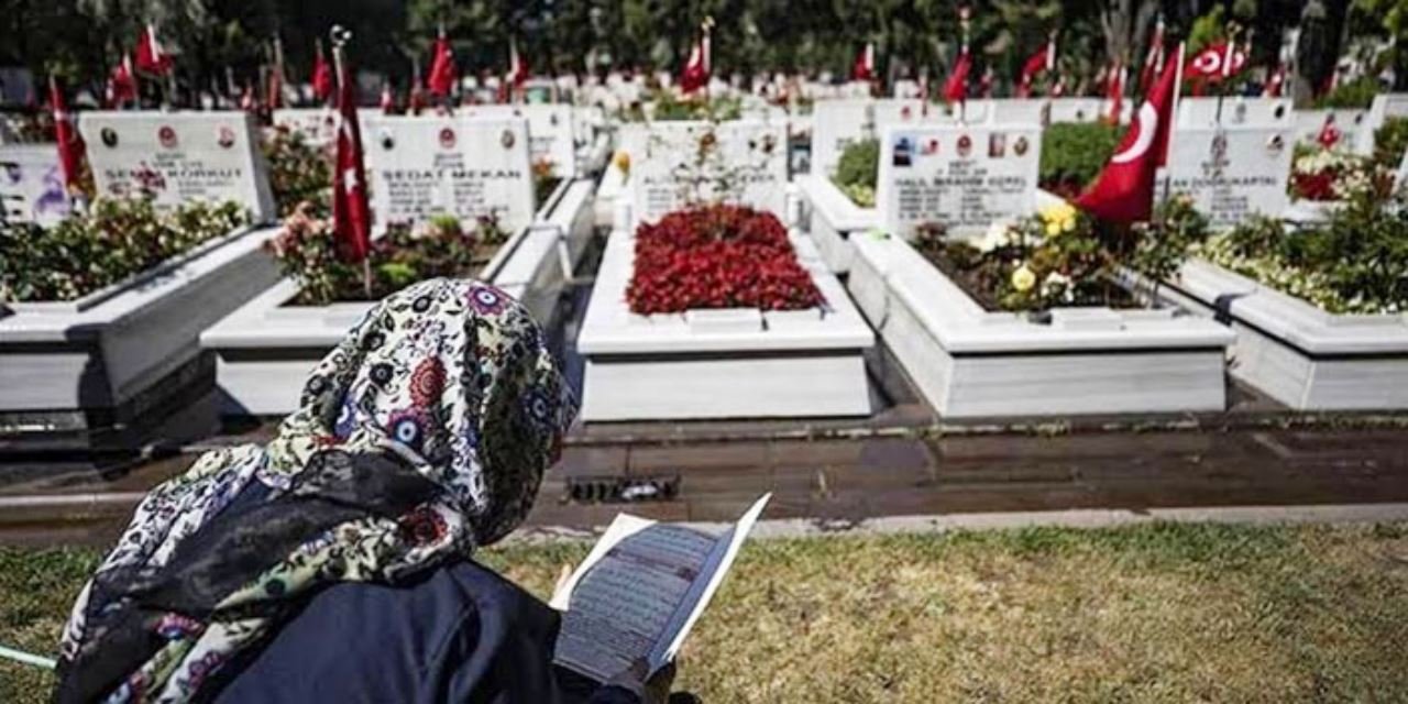 Konyalılar bayram arefesinde mezarlıklara akın etti