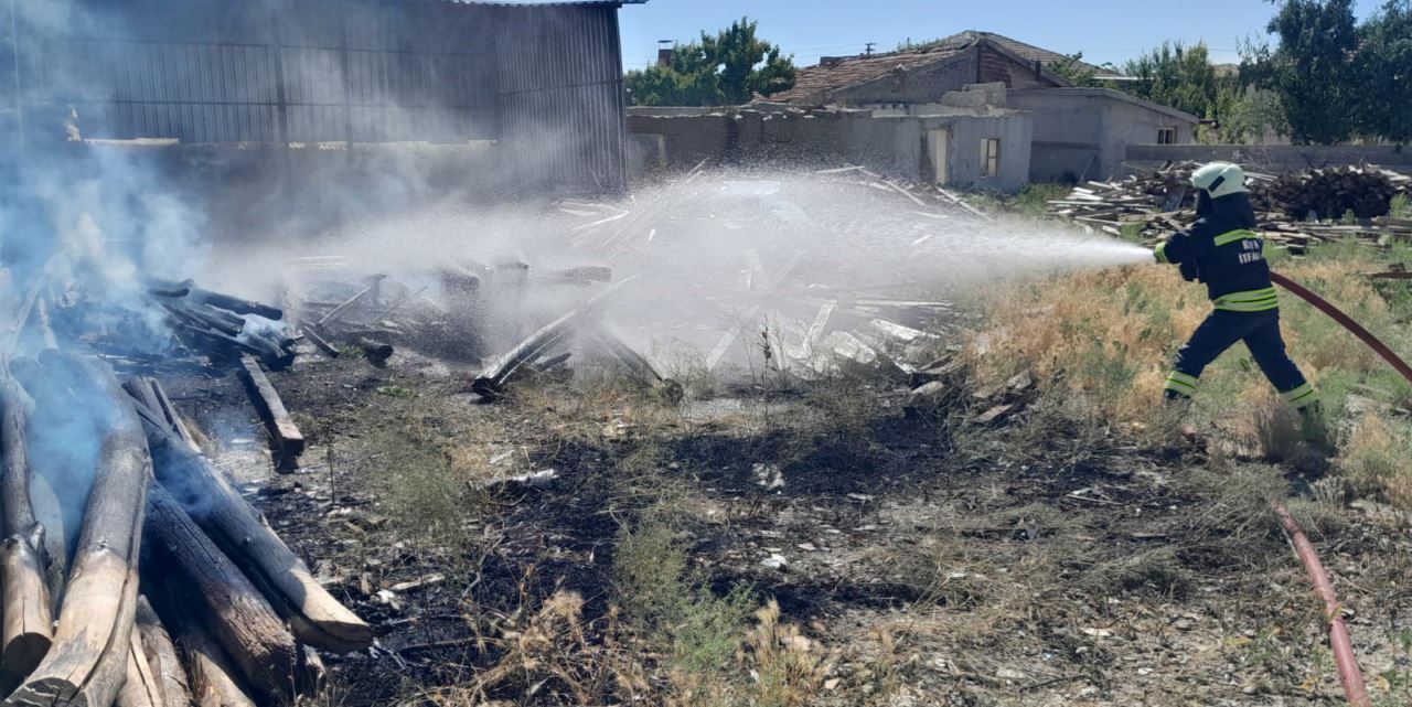 Konya'da çocukların attığı torpil yangına neden oldu