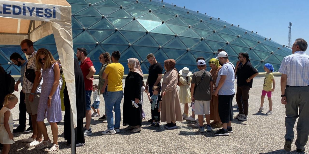 Bayram tatilinde Tropikal Kelebek Bahçesine turistlerden yoğun ilgi